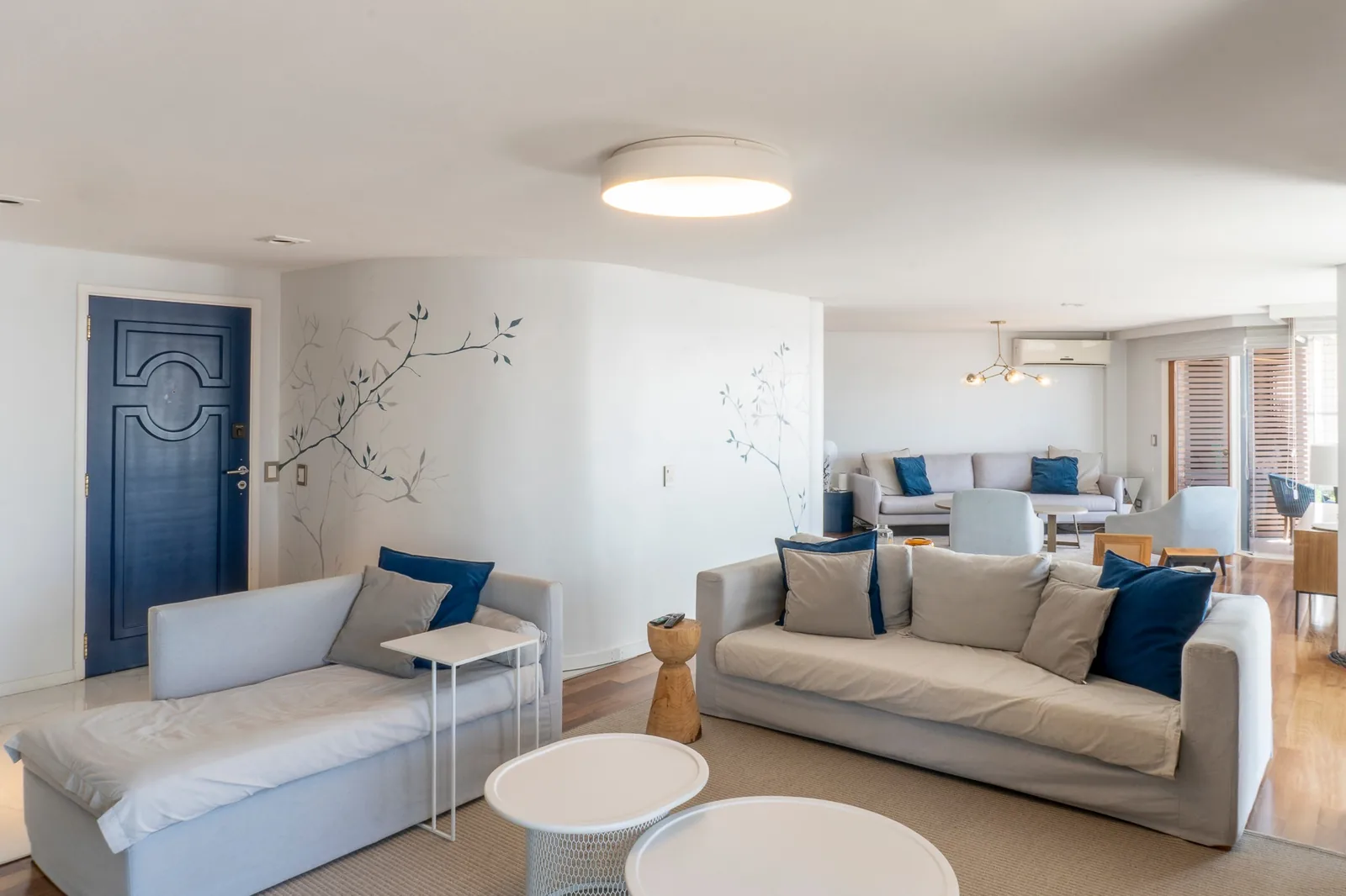Vista exterior de vivienda con galería